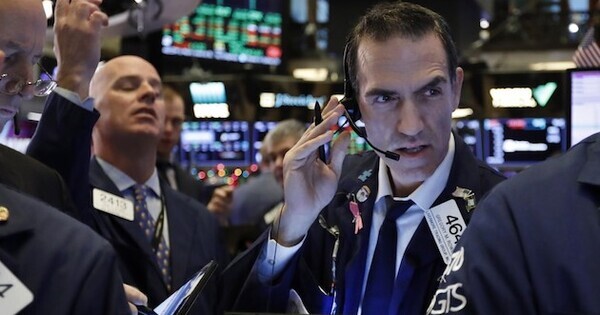 Tech sell-off drags Nasdaq lower, but VIX 'fear gauge' spikes