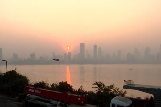 Thin layer of smog covers Mumbai's Bandra as AQI hits 123