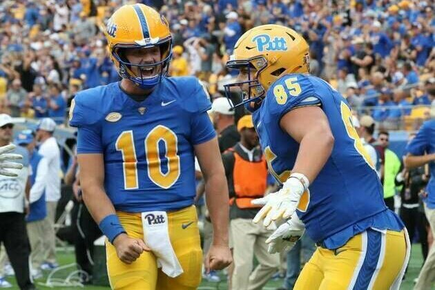 Eli Holstein throws 4 TDs as Pitt runs away late from Central Michigan