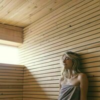 Looking to warm up with a sauna this winter? Here are 5 tips to enjoy it safely