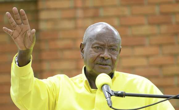 Pulezidenti Museveni ng’ayogera n’aba Bukedde ku Ssande. Pulezidenti Museveni ng’ayogera n’aba Bukedde ku Ssande.