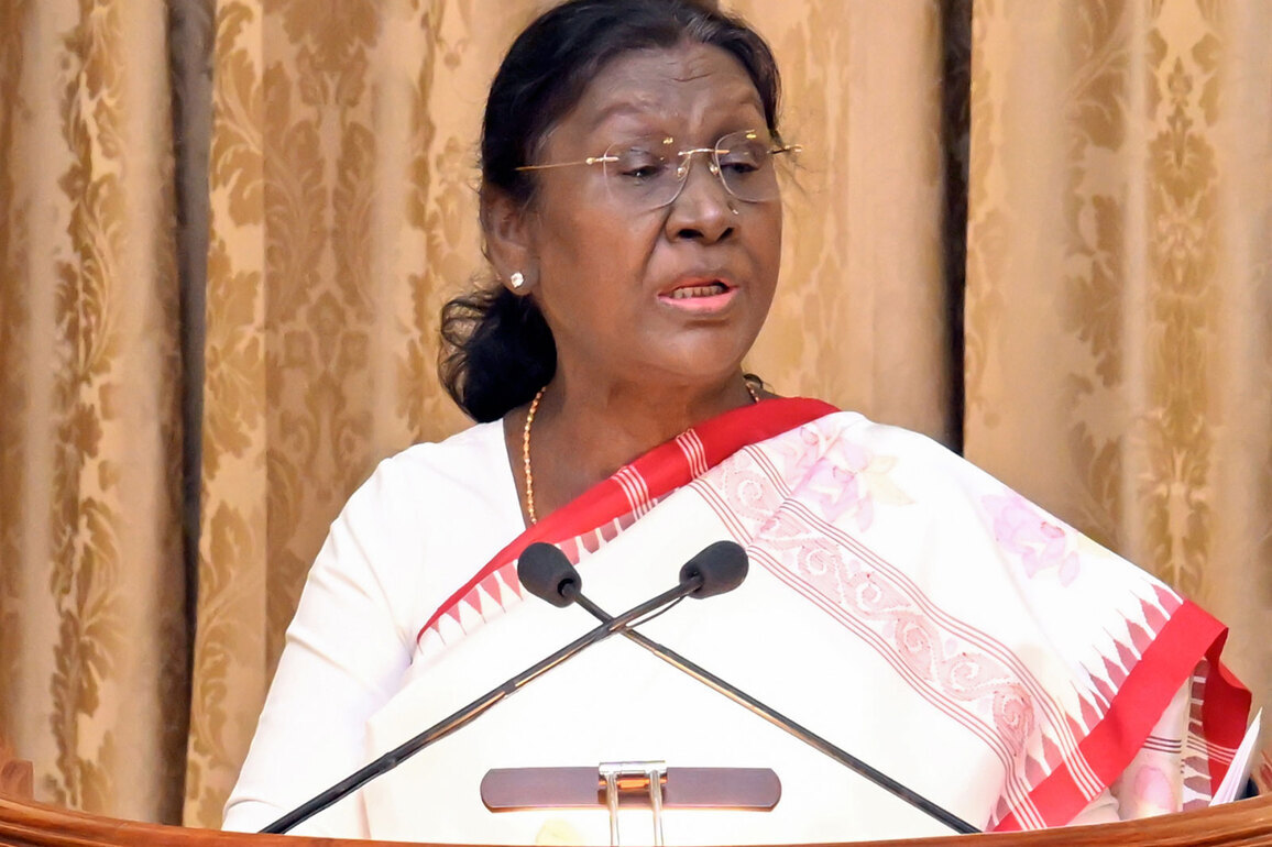 "Symbol of unity in diversity": President Murmu extends greetings on Holi eve