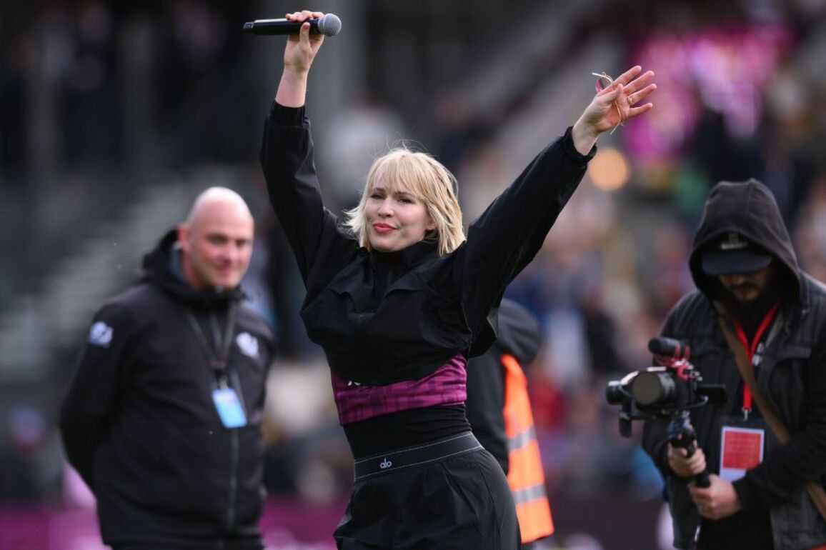 Burnley celebrate promotion by singing with Natasha Bedingfield - ESPN