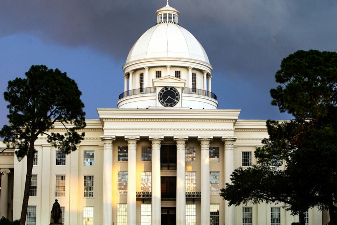 Alabama lawmakers advance major bills as session nears final days