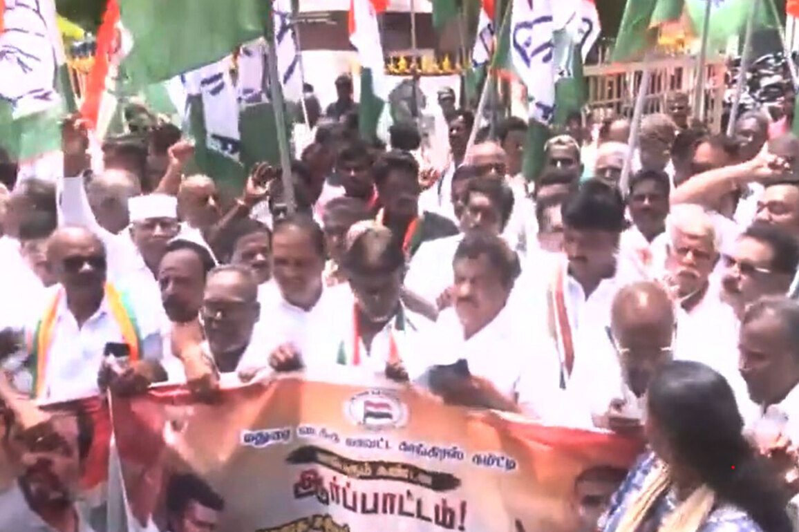 "Governor must invite Vijay to take oath": Congress warns of Raj Bhavan siege if Governor fails to invite TVK to form govt