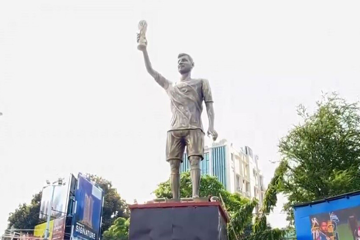 70-foot Messi statue in Kolkata to be taken down due to safety concerns
