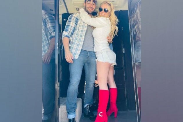 Britney Spears, fiance Sam Asghari head out for international getaway for singer's 40th birthday