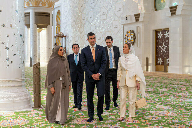 Paraguay President visits Sheikh Zayed Grand Mosque in Abu Dhabi
