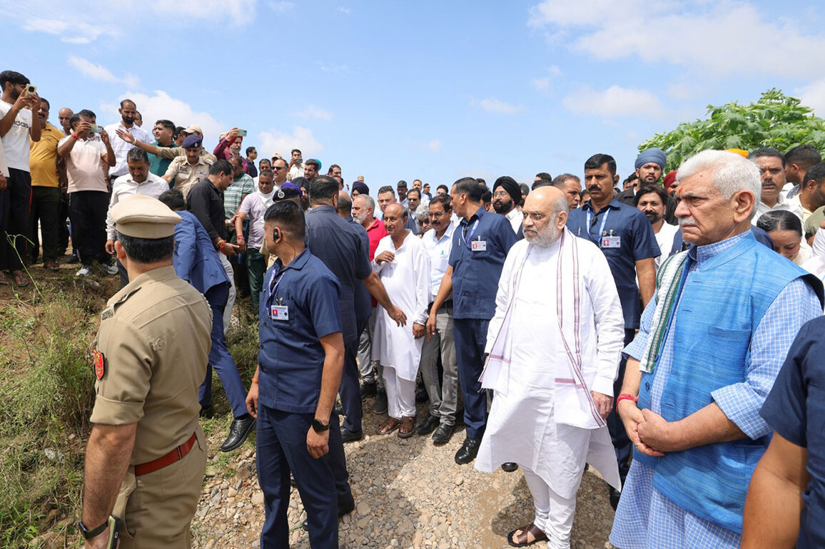 J-K: LG Sinha, Amit Shah survey flood-hit areas in Jammu
