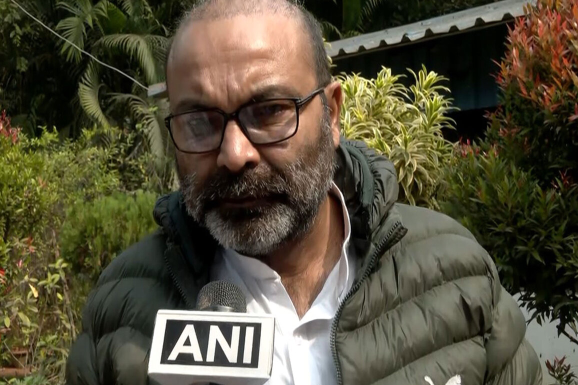 Congress leader questions PM Modi for allegedly bowing to US President Trump following latter's tariff remarks