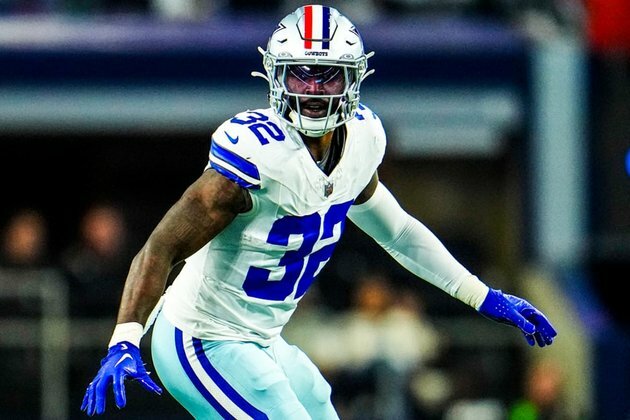 Updates: Evans signed; Dowdle questionable