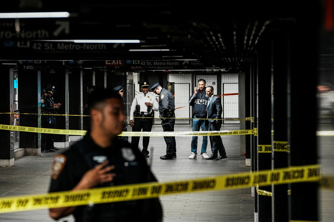 New York: Man slashes 3 people with machete; NYPD conducts investigation