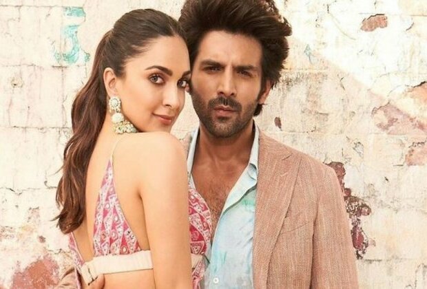 Kartik Aaryan, Kiara Advani pose with fans in Kashmir amid 'Satyaprem Ki Katha' shoot