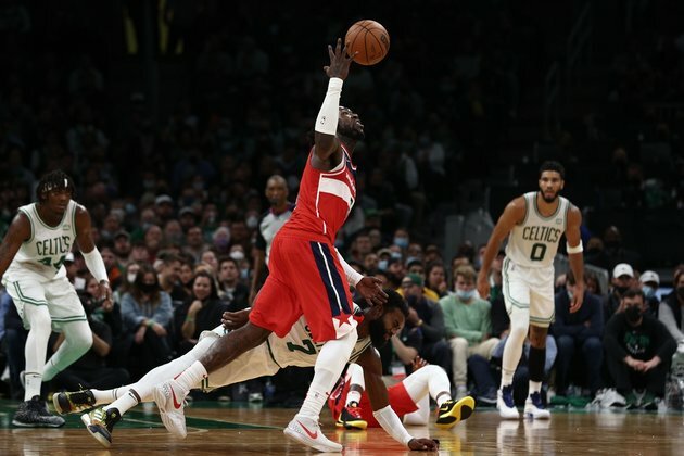 Hawks, Wizards meet fresh off road wins