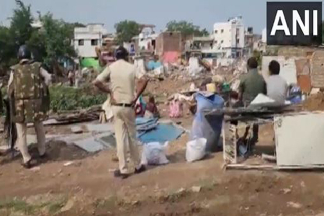 Madhya Pradesh: Anti-encroachment drive in Khandwa razes 100 illegal houses