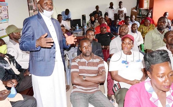 Latif Ssebaggala ng'ayogera eri abawagizi be. Baabadde Kyebando. Latif Ssebaggala ng'ayogera eri abawagizi be. Baabadde Kyebando.