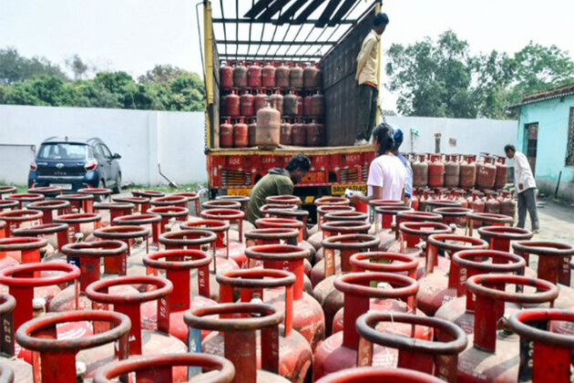 Delhi govt issues policy for commercial LPG cylinder distribution amid scarcity