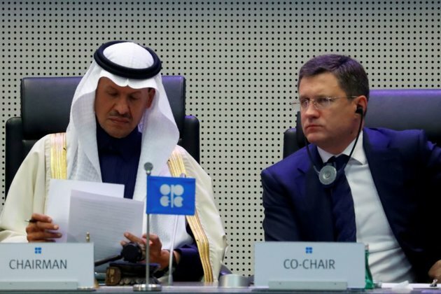 Russia, Saudi Arabia To Discuss Cutting Oil Output Amid Glut