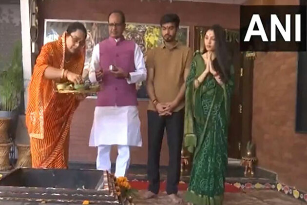 Union Minister Shivraj Singh Chouhan, family perform Kanya Pujan on Ram Navami
