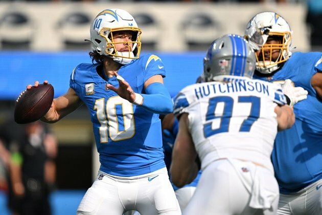Justin Herbert, Chargers locked in attack mode at Packers