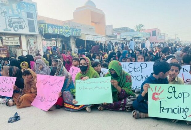 Pakistan: Baloch Yakjehti Committee leads protest against Gwadar fencing