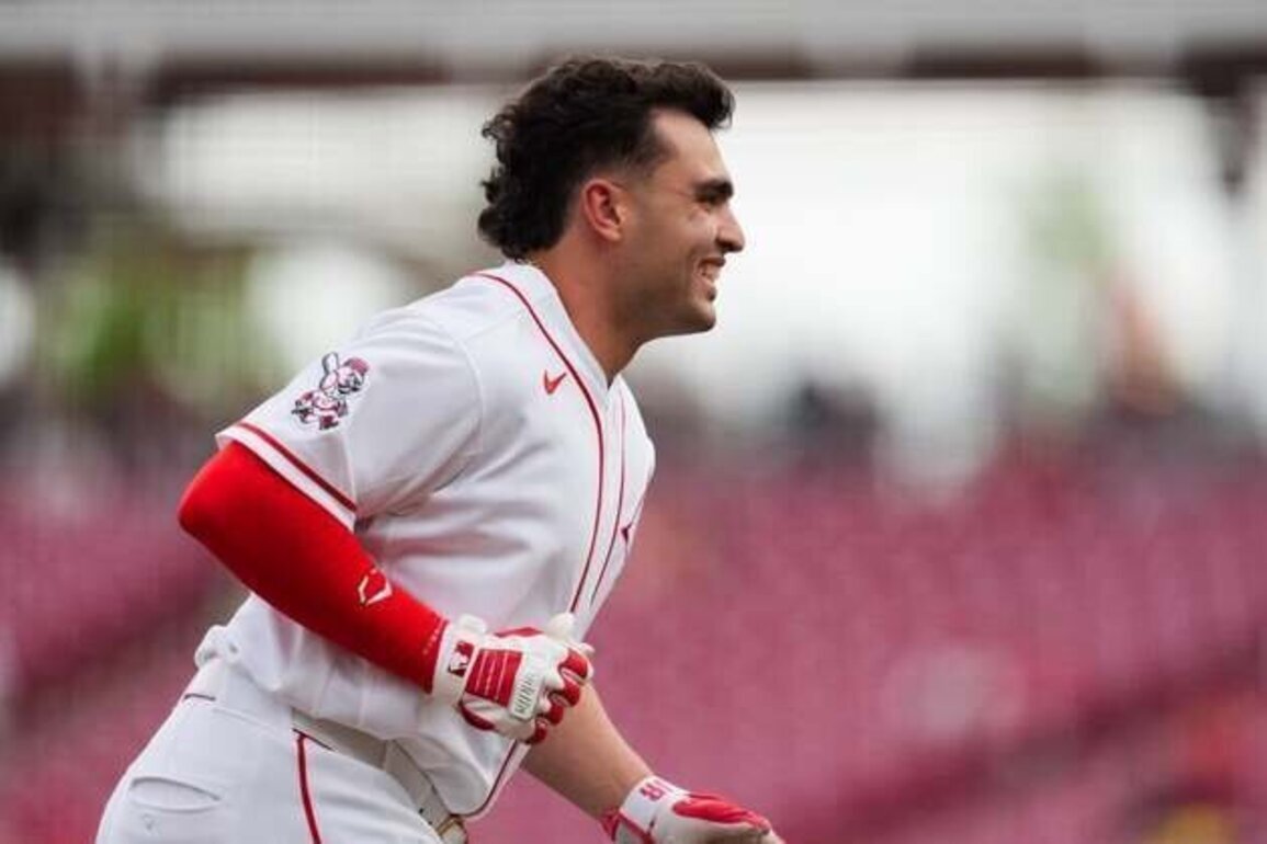 Sal Stewart, Reds keep rolling against woeful Giants