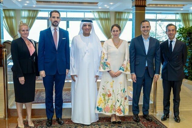 Saud bin Saqr receives Prince Philippos, Princess Nina of Greece