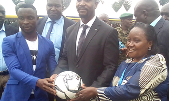 Diana Nyago ng'akwasa Kyabazinga (wakati) omupiira Diana Nyago ng'akwasa Kyabazinga (wakati) omupiira