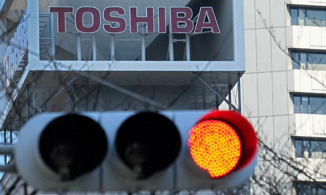 US judge pauses quest to block sale of Toshiba chip unit US judge pauses quest to block sale of Toshiba chip unit