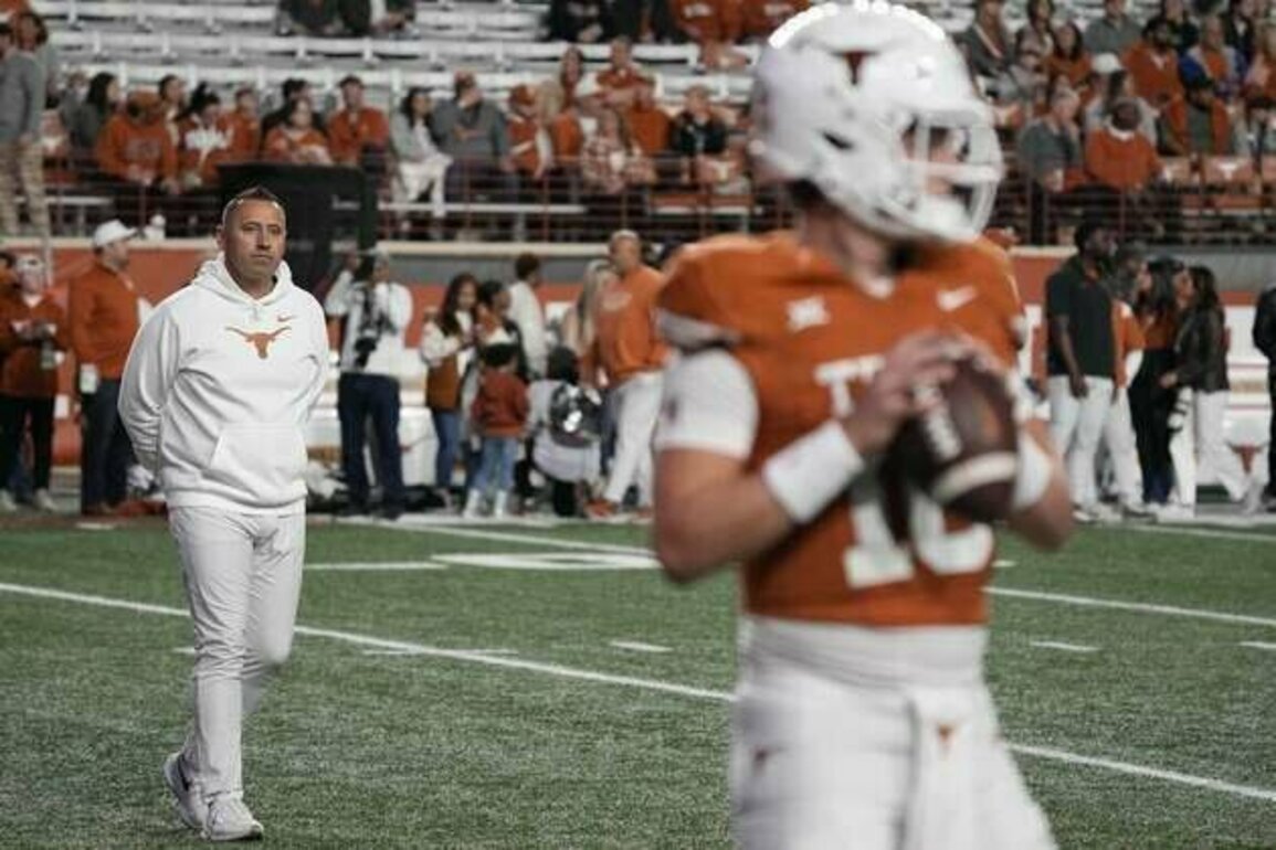 Texas coach unloads on reporter with potty talk in Arch's defense