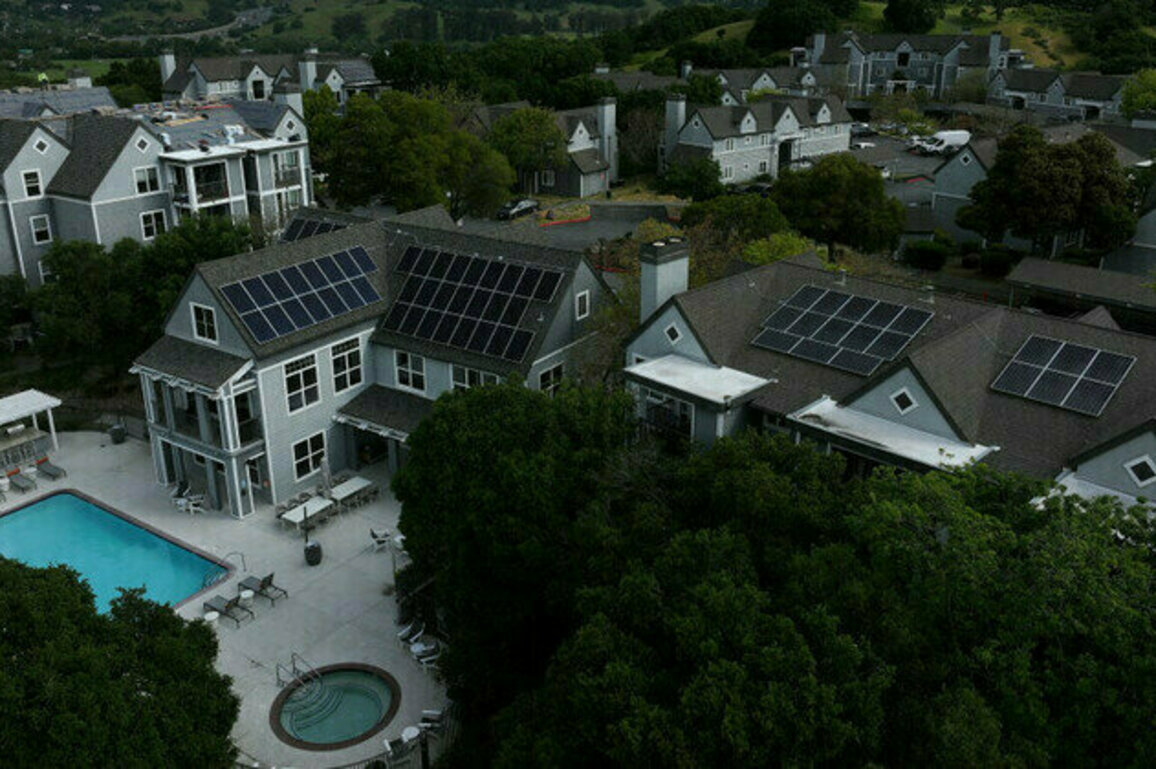 US slaps tariffs of up to 3,521% on China-linked solar imports
