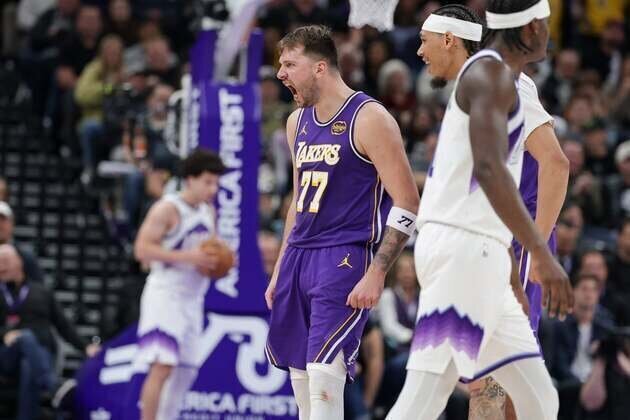 Lakers look to remain on roll vs. struggling rival Clippers