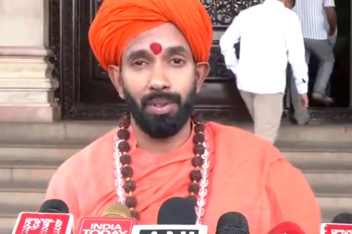 Swamijis of 32 Backward Communities demand Shivakumar be made Karnataka CM, warn of protests
