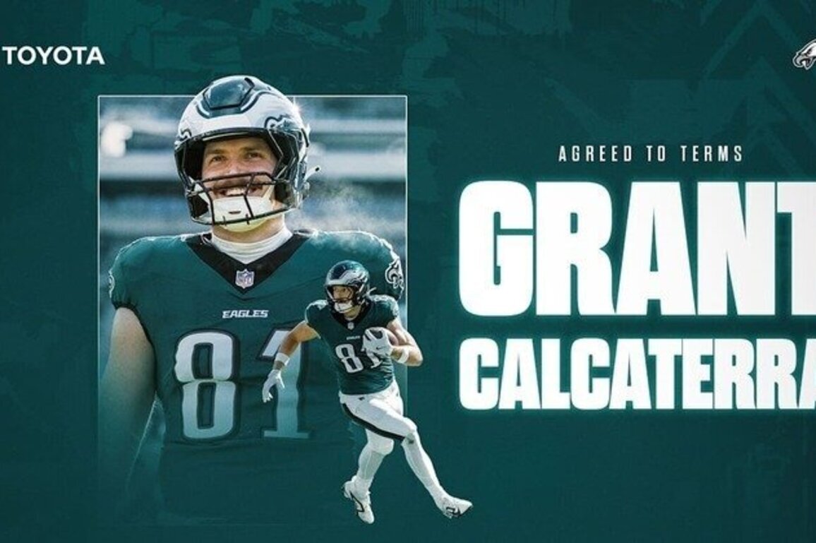 Eagles agree to terms with Grant Calcaterra, Johnny Mundt