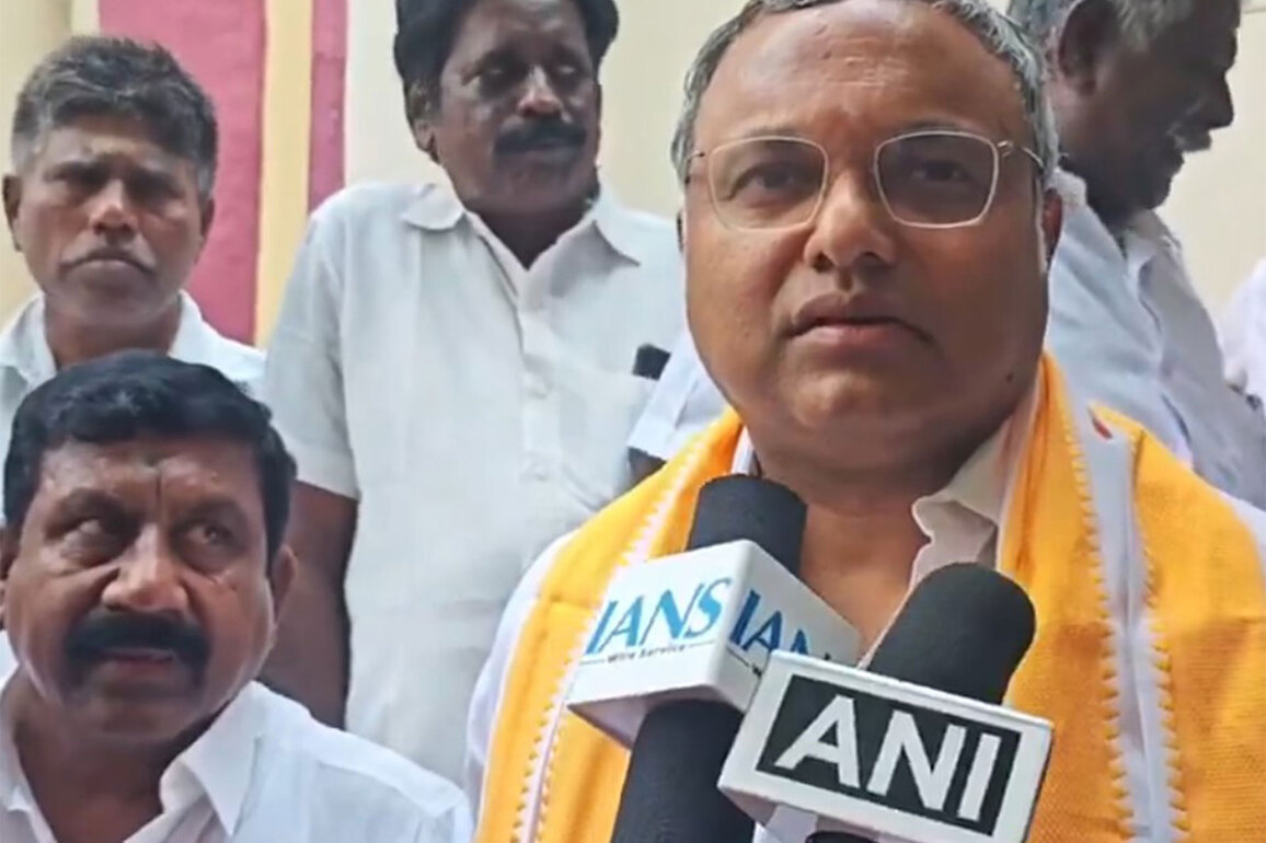 "Incumbent upon Tamil Nadu govt to explain approval of cough syrup batches: Karti Chidambaram