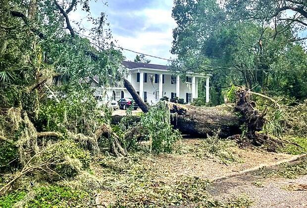 Florida's Sanibel Island "not habitable" after hurricane, says mayor