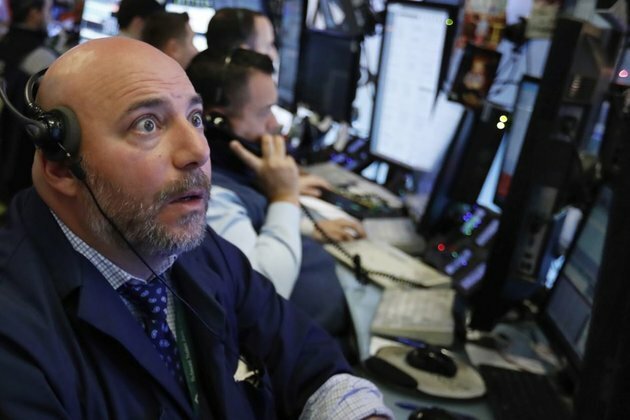 Wall St. Sinks on Worries Over Slowing Growth, Trade Truce Outcome