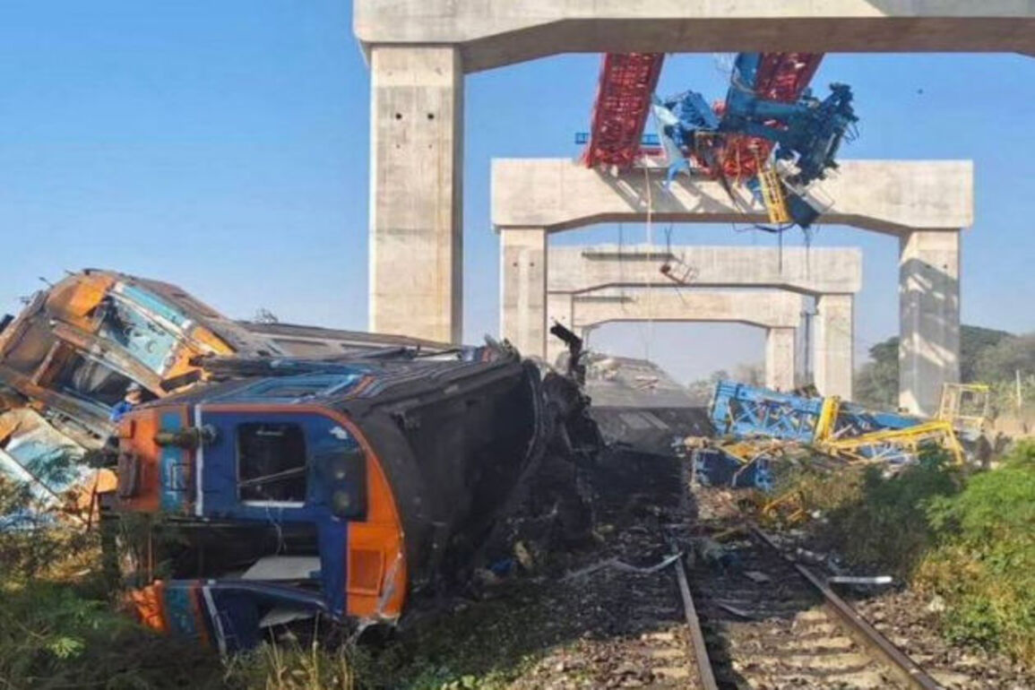 32 killed as construction crane crashes into moving train in Thailand