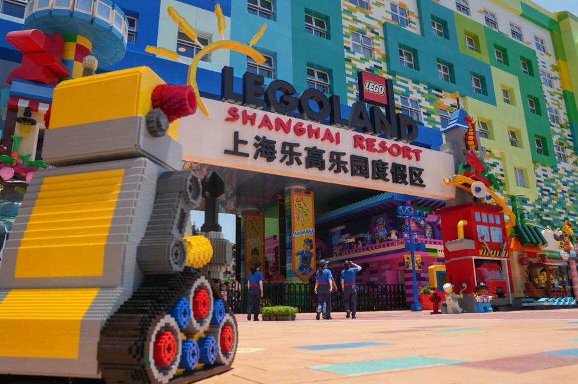 Booming theme parks highlight China's tourism, consumption potential