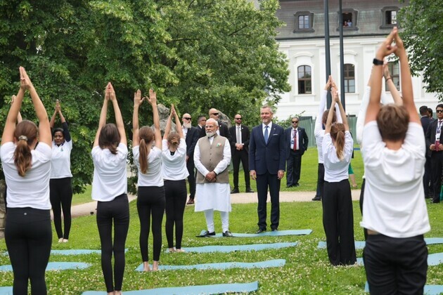 "Delightful to see youth embrace Yoga": PM Modi attends Yoga demonstration by Slovak schoolchildren