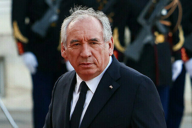 French debt ballooning by 5,000 a second  PM