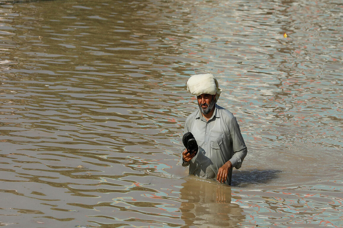 Pakistan: Floods inundate hundreds of Punjab villages, mass evacuations underway