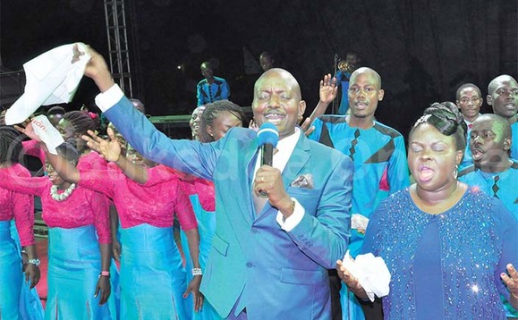 Bugingo ne mukazi we Naluswa nga tebannayawukana. Wano baali mu kusaba. Bugingo ne mukazi we Naluswa nga tebannayawukana. Wano baali mu kusaba.