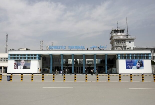 US warns its citizens to leave gates of Kabul airport