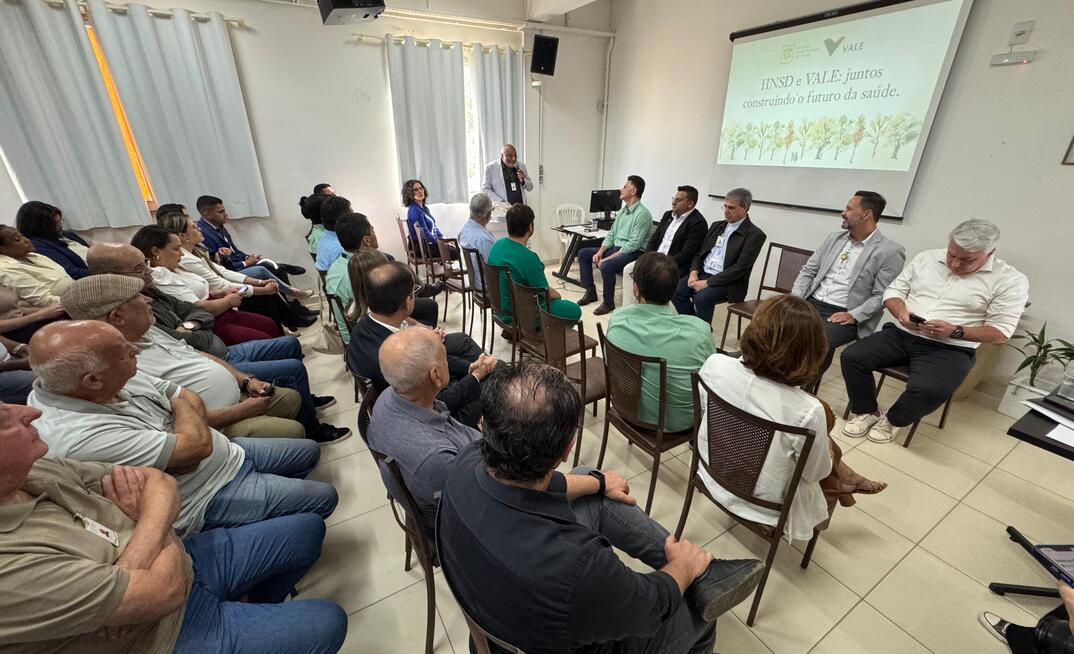 Reunião de anúncio de aporte no hospital