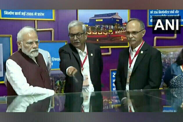 PM Narendra Modi Laid the Foundation Stone for Rs 49,000 Crore Petrochemicals Project at BPCL's Bina Refinery in MP