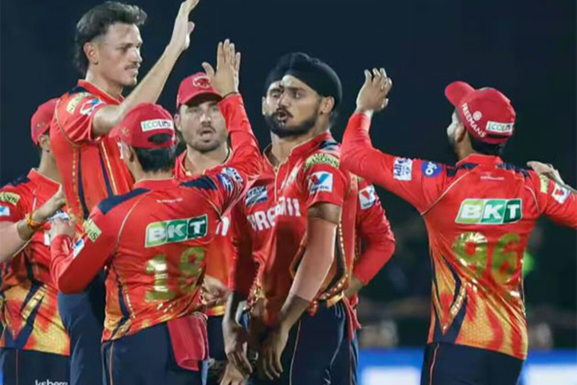 "PBKS bowling attack leaves them a bit vulnerable...": Manjrekar