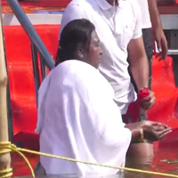 President Murmu takes holy dip at Triveni Sangam during Mahakumbh Mela in Prayagraj