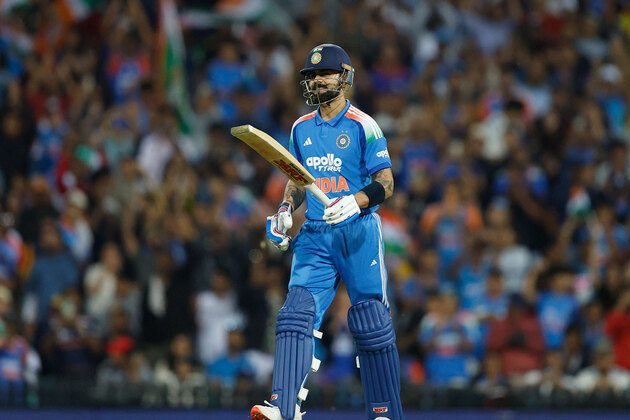 Virat Kohli arrives in Ranchi ahead of 1st ODI against South Africa