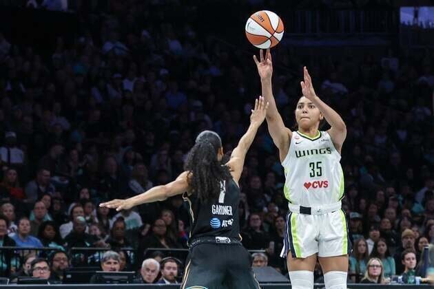 Azzi Fudd catches fire, leads Wings over Liberty